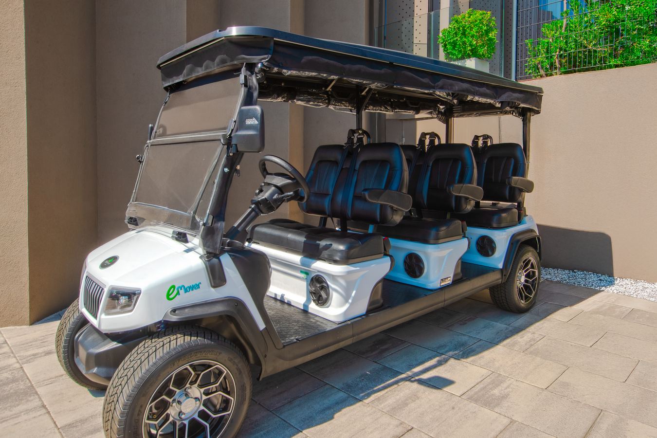 E-Mover with happy passengers